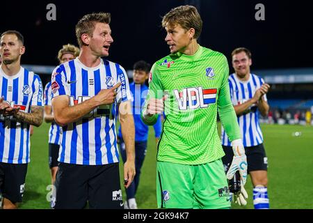 EINDHOVEN, PAESI BASSI - SETTEMBRE 13: Jens van Son del FC Eindhoven e Nigel Bertram del FC Eindhoven durante la partita di Keukenkampioen Divisie tra il FC Eindhoven e Helmond Sport al Jan Louwers Stadion il 13 Settembre 2021 a Eindhoven, Paesi Bassi (Foto di Joris Verwijst/Orange Pictures) Foto Stock