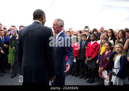 Il presidente Barack Obama partecipa ad un ricevimento ospitato da HRH Charles, Principe del Galles durante il Summit NATO al Celtic Manor Resort di Newport, Galles, 4 settembre 2014. (Foto ufficiale della Casa Bianca di Pete Souza) questa fotografia ufficiale della Casa Bianca è resa disponibile solo per la pubblicazione da parte delle organizzazioni di notizie e/o per uso personale la stampa dal soggetto(i) della fotografia. La fotografia non può essere manipolata in alcun modo e non può essere utilizzata in materiali commerciali o politici, pubblicità, e-mail, prodotti, promozioni che in alcun modo suggeriscono l'approvazione o l'approvazione del presidente Foto Stock