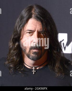 New York, Stati Uniti. 12 settembre 2021. Dave Grohl dei Foo Fighters partecipa ai 2021 MTV Video Music Awards al Barclays Center il 12 settembre 2021 nel quartiere Brooklyn di New York. Foto: Jeremy Smith/imageSPACE/Sipa USA Credit: Sipa USA/Alamy Live News Foto Stock