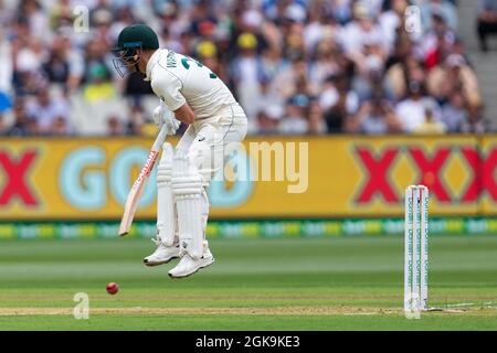 MELBOURNE, AUSTRALIA - DICEMBRE 26: David Warner of Australia si schiaccia durante il giorno uno dei secondi Test match nella serie tra Australia e Nuova Zelanda al Melbourne Cricket Ground il 26 Dicembre 2019 a Melbourne, Australia. Credit: Dave Hewison/Speed Media/Alamy Live News Foto Stock