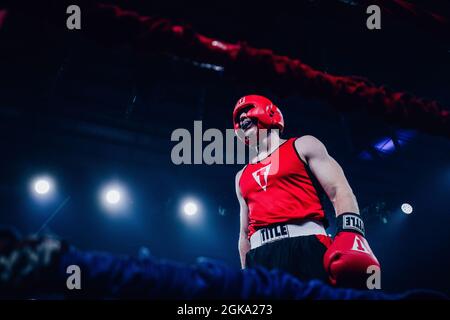 Guns 'N Hose Charity Boxing tra Omaha polizia e pompieri Foto Stock