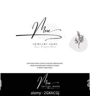 M M MM lettera iniziale scritta a mano e logo firmato. Beauty vettoriale logo iniziale .Fashion, boutique, floreale e botanica Illustrazione Vettoriale