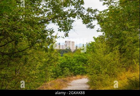 Veduta del Forte Puin nella città di Genova, sentiero del Parco delle Mura, Genova, Italia. Foto Stock