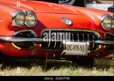 Red 1959 Chevrolet Corvette alla fiera di campagna Dégagnazès, dipartimento Lot, Francia Foto Stock