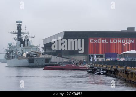 Excel London, Newham, Londra, Regno Unito. 14 settembre 2021. La fiera delle armi Defense & Security Equipment International (DSEI) è aperta per la prima giornata. Il Royal Navy's HMS Argyll è in mostra Foto Stock