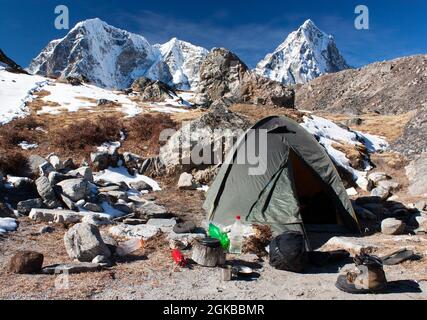 Campeggio con tenda vicino al campo base Everest - Trek al campo base Everest - Nepal Foto Stock