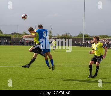 Worksop Town Football Club fondato in 1861 mondi quarto club più vecchio giocando Newport Pagnell Town nel primo turno di qualificazione 2021-21 fa Cup Foto Stock