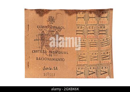 Salamanca, Spagna - 10 ottobre 2017: Ration card spagnola con coupon validi dal 1939 al 1952 durante la guerra civile spagnola Foto Stock