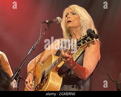 GSTAAD, SVIZZERA - 11 settembre 2021: Emmylou Harris è stato il momento culminante di questa 32ma notte di campagna Gstaad, Svizzera Foto Stock