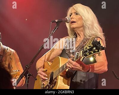 GSTAAD, SVIZZERA - 11 settembre 2021: Emmylou Harris è stato il momento culminante di questa 32ma notte di campagna Gstaad, Svizzera Foto Stock