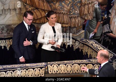 La Principessa Vittoria e il Principe Daniele abbandonarono il servizio ecclesiastico nella Cattedrale di Stoccolma, tenutosi prima dell'apertura della sessione parlamentare a Stoccolma, Svezia, il 14 settembre 2021. Foto: Jessica Gow / TT code 10070 Foto Stock