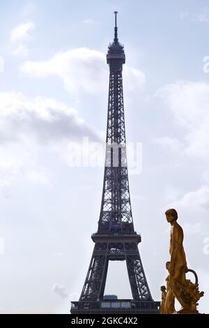 Torre Eiffel visto dalla piazza del Trocadero, Parigi, Francia Foto Stock