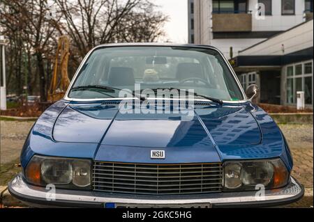 Limousine NSU RO80 della classe media superiore con motore rotante dalla parte anteriore posteriore in formato orizzontale Foto Stock