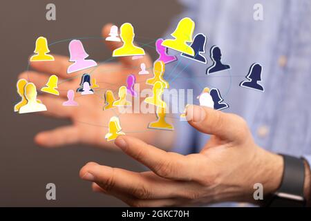 Rendering 3D di gruppi di persone che comunicano nei social network Foto Stock