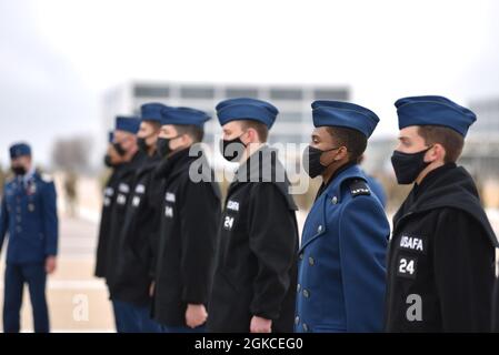 Freshmen, o 'quattro gradi,' cadetti partecipano agli eventi di riconoscimento alla U.S. Air Force Academy, 13 marzo 2021. I cadetti, tutti i membri della Classe dell'Accademia del 2024, hanno completato il riconoscimento -- una valutazione multi-day, delle abilità militari e della leadership personale. (Foto Air Force/Capt Chris Merian) Foto Stock