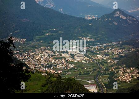 Vista aerea da Pergine, Trenbtino, Italia Foto Stock