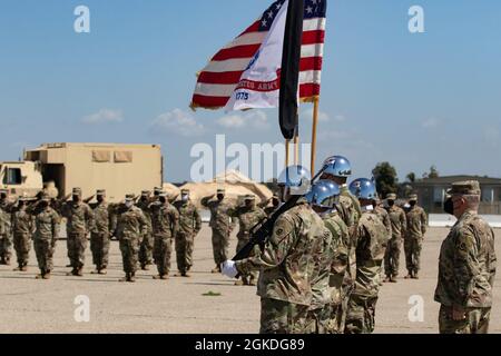 I soldati del 311° comando di sostegno (Expeditionary), recentemente tornati dallo spiegamento in Medio Oriente, partecipano ad una cerimonia incessante domenica, 21 marzo 2021 alla Joint Forces Training base Los Alamitos, California. Foto Stock