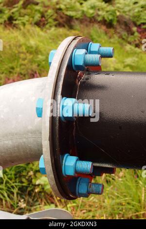 Una pompa di controllo dell'acqua freatica Godwin per il controllo dell'acqua freatica, che mostra i tubi voluminosi e i giunti di collegamento Foto Stock