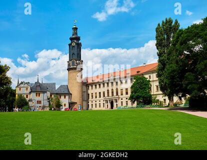 Weimar City Palace con la Torre del Palazzo e la Bastiglia, Weimar, Turingia, Germania Foto Stock
