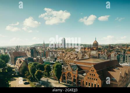 Skyline della città di Danzica come visto dalla ruota panoramica ambersky Foto Stock