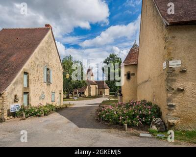 Chiesa romanica di Sainte-Anne de Nohant nel villaggio di Nohant, Indre (36), Francia, casa del famoso scrittore francese George Sand. Foto Stock