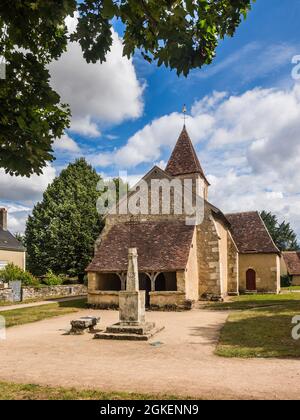 Chiesa romanica di Sainte-Anne de Nohant nel villaggio di Nohant, Indre (36), Francia, casa del famoso scrittore francese George Sand. Foto Stock