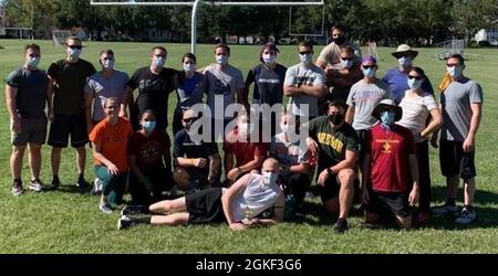 Martin Army Community Hospital Family Medicine Residency Program la facoltà, i residenti, gli studenti di medicina e i membri della famiglia giocare ultimo Frisbee ogni Martedì come un team-building, attività di legame familiare. Foto Stock