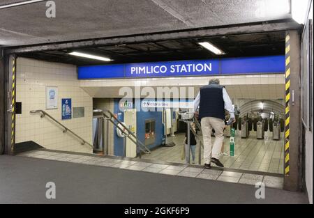 Ingresso alla stazione della metropolitana di Londra - Pimlico Station sulla Victoria Line, Pimlico, Londra UK Foto Stock