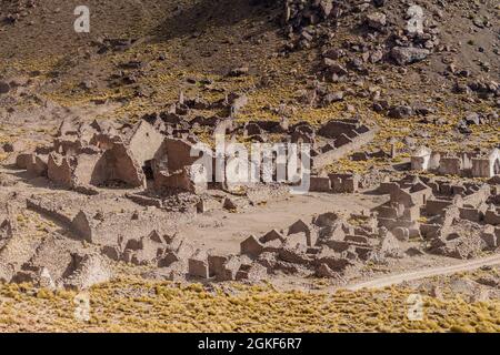 Rovine dell'ex città mineraria Pueblo Fantasma, Bolivia sudoccidentale Foto Stock