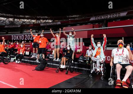 TOKIO (SHIBUYA-KU), GIAPPONE - AGOSTO 29: Die Mannschaft bejubelt BAUS, Valentin (GER) vom Borussia Duesseldorf (Nordrhein Westfalen), geboren am 14.12. Foto Stock