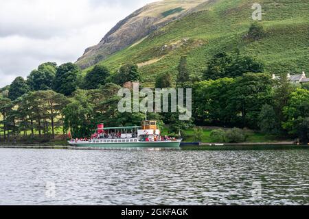 Uno degli Ullswater 'Steamers', barca passeggeri su Ullswater Foto Stock