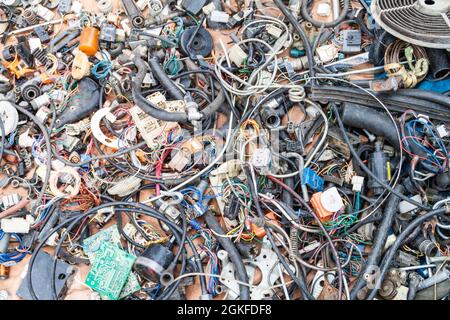Molti articoli diversi sono in vendita in un mercato a El Alto, Bolivia Foto Stock