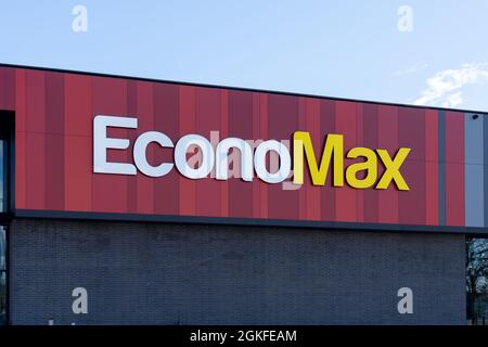 Kirkland, Quebec, Canada - 3 settembre 2021: Negozio di mobili di Brault e Maritineau a Kirkland, Quebec, Canada. Foto Stock