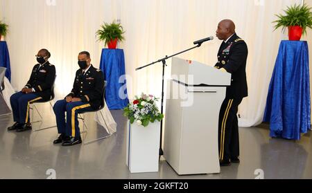 Briga. Gen. Kodjo Knox-Limbacker, Guardia Nazionale delle Isole Vergini, Adjutant Generale, fornisce osservazioni durante la cerimonia di promozione di Major Dante P. Galiber, 11 aprile 2021. Foto Stock