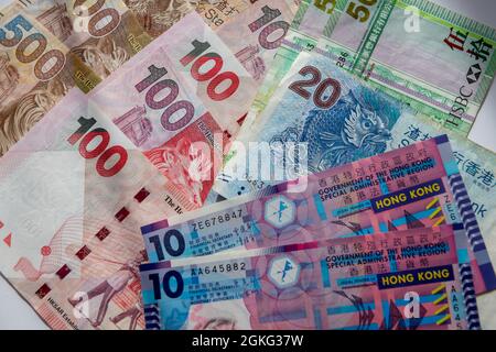 Un mucchio di banconote in dollari di Hong Kong. Foto Stock