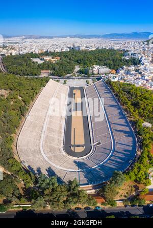 Stadio panatenaico di Atene (Grecia) (ha ospitato i primi Giochi Olimpici moderni nel 1896), noto anche come Kalimarmaro che significa buona pietra di marmo Foto Stock
