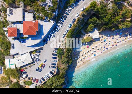 Famosa spiaggia di Mylopotamos a Tsagarada di Pelion in Grecia. Foto Stock