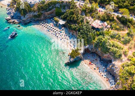 Famosa spiaggia di Mylopotamos a Tsagarada di Pelion in Grecia. Foto Stock