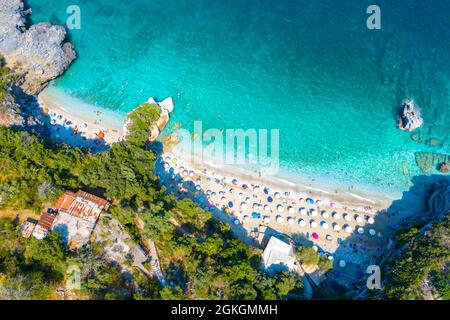 Famosa spiaggia di Mylopotamos a Tsagarada di Pelion in Grecia. Foto Stock