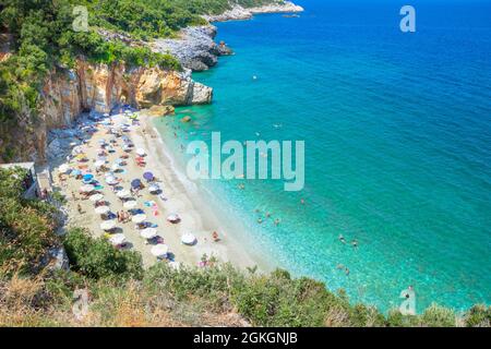 Famosa spiaggia di Mylopotamos a Tsagarada di Pelion in Grecia. Foto Stock