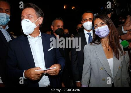 Roma, Italia. 14 settembre 2021. L'ex Premier Giuseppe Conte, il sindaco di Roma Virginia Raggi e il ministro degli Esteri Luigi di Maio in un sobborgo nella parte orientale di Roma durante la campagna elettorale per il sindaco di Roma. Roma, 14 settembre 2021 Foto Samantha Zucchi Insidefoto Credit: Ininsidefoto srl/Alamy Live News Foto Stock