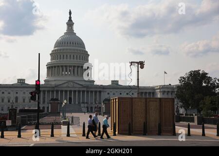 Washington, Stati Uniti. 14 settembre 2021. Una struttura di telecamera di sicurezza temporanea è stata installata prima del rally previsto di settembre 18 a sostegno degli insurzionisti del 6 gennaio, a Capitol Hill a Washington, DC, 14 settembre 2021. (Foto di Oliver Contreras/SIPA USA) Credit: Sipa USA/Alamy Live News Foto Stock