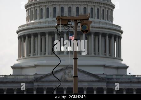 Washington, Stati Uniti. 14 settembre 2021. Una struttura di telecamera di sicurezza temporanea è stata installata prima del rally previsto di settembre 18 a sostegno degli insurzionisti del 6 gennaio, a Capitol Hill a Washington, DC, 14 settembre 2021. (Foto di Oliver Contreras/SIPA USA) Credit: Sipa USA/Alamy Live News Foto Stock