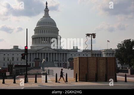 Washington, Stati Uniti. 14 settembre 2021. Una struttura di telecamera di sicurezza temporanea è stata installata prima del rally previsto di settembre 18 a sostegno degli insurzionisti del 6 gennaio, a Capitol Hill a Washington, DC, 14 settembre 2021. (Foto di Oliver Contreras/SIPA USA) Credit: Sipa USA/Alamy Live News Foto Stock