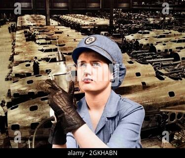 LA DONNA DEGLI ANNI '40 ROSIE IL RIVETTATORE SI SOVRAPPONE AGLI AEROPLANI IN FABBRICA 1940 GUERRA WWII - I3963C HAR001 HARS MOLTI MODELLI DI AEREI GIOVANI ADULTI LIFESTYLE AEREI PUNTO STORIA FEMMINE PRONTO WW2 VOLO STATI UNITI COPIA SPAZIO SIGNORE PERSONE ISPIRAZIONE STATI UNITI DI AMERICA II AMERICANA DENIM FOCUS B&W NORTH AMERICA GOALS HOME FRONTE TESTA E SPALLE AEROPLANI COMPOSITO SFORZO MILITARE AEROPLANO MONDO GUERRE LAVORO GUERRA MONDIALE GUERRA MONDIALE GUERRA MONDIALE DUE GUERRA MONDIALE II OCCUPAZIONE DI AVIAZIONE PATRIOT RIVETER ROSIE RACCHIUSO LONE PATRIOTA ROSIE IL RIVETTATRICE ARMAMENTO ASSEMBLARE COMMERCIO COOPERAZIONE DIFESA GUARDANDO VERSO L'ALTO Foto Stock