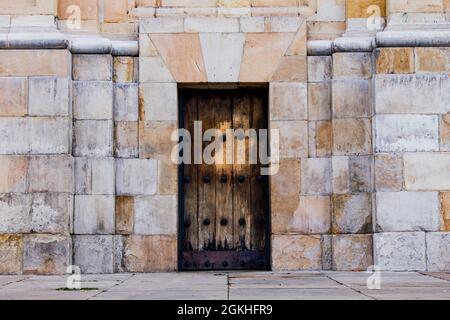 Cattedrale Primate in Plaza de Bolívar a Bogotá, mattinata di sole del 14 settembre 2021 Foto Stock