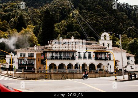 Stazione della funivia e funicolare di Monserrate, Bogotá, mattinata di sole del 14 settembre 2021 Foto Stock