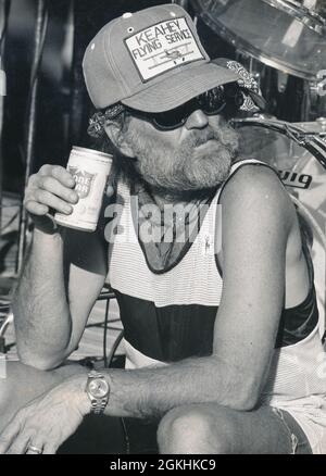 4 luglio 1980: Dietro le quinte con WILLIE NELSON rilassa i backstage al picnic del 4 luglio al Pedernales Country Club a ovest di Austin, Texas, vicino al lago Travis. ©Bob Daemmrich Foto Stock