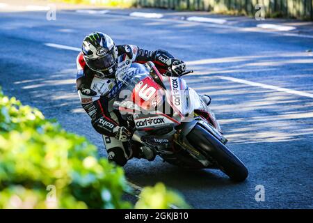 Michael Dunlop a Stella Maris, Ramsey sulla BMW durante le prove per la Superstock TT2019 Foto Stock