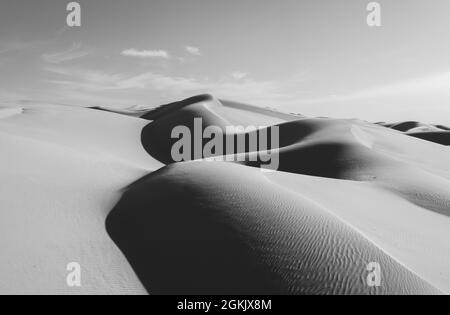 Dune di sabbia imperiali vicino a Yuma, immagine in bianco e nero. Foto Stock